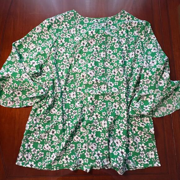 Green Floral Linea Top Size 3X - Picture 6 of 6
